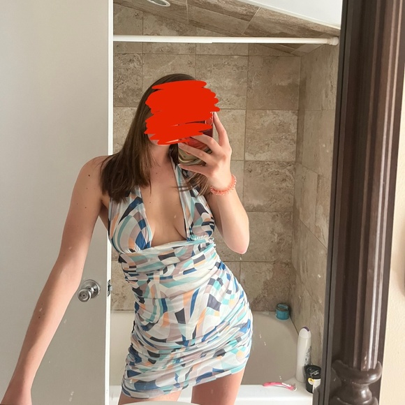 Multicolor patterned halter top dress - Picture 2 of 6